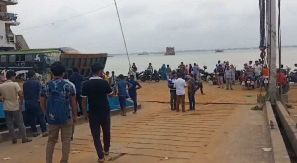 ঈদের চতুর্থ দিনেও ঢাকামুখী মানুষের চাপ নেই দৌলতদিয়ায়