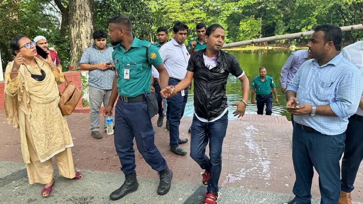 প্রধানমন্ত্রীর কাছে নিজের লেখা গান-কবিতা পাঠাতে না পেরে যুবকের আত্মহত্যার চেষ্টা!