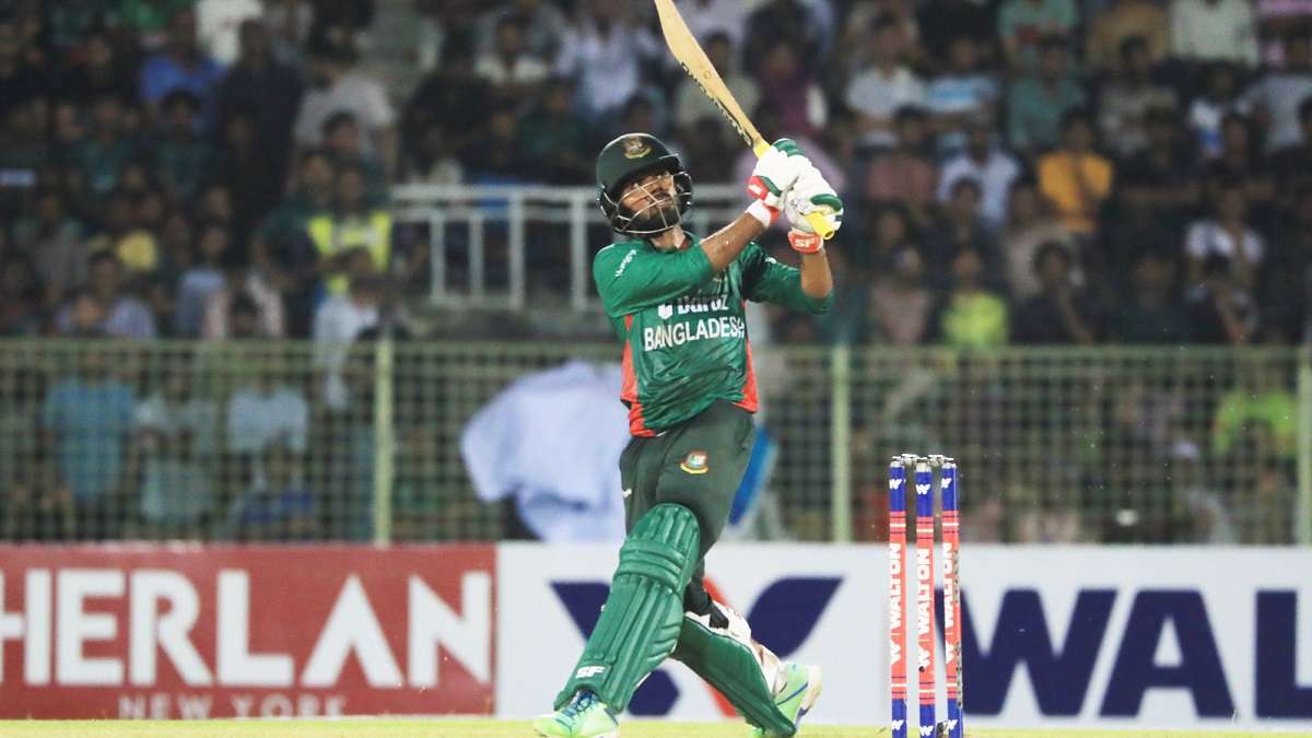 ‘মাঝের দুটি ওভারেই মোমেন্টাম বদলে গেছে’