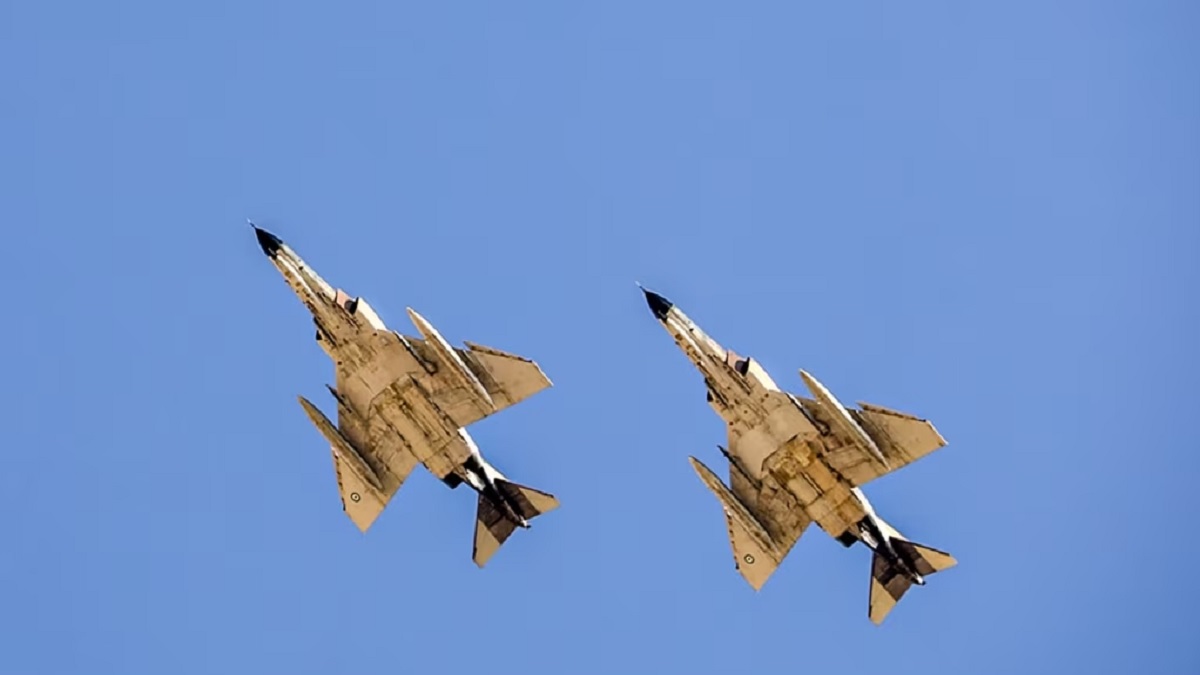 পারস্য উপসাগরে শক্তিমত্তা প্রদর্শন করছে ইরানের বিমান বাহিনী