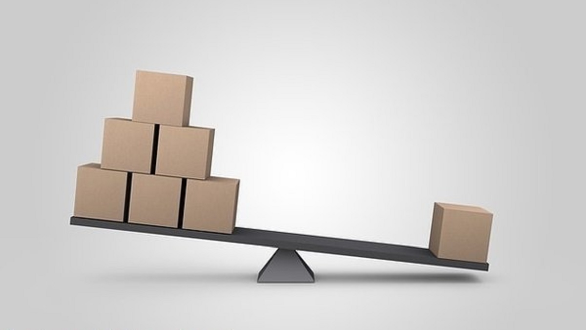 সরকারি চাকুরেদের বেতন বৃদ্ধি: মূল্যস্ফীতি বাড়লে বেসরকারি কর্মীদের কী হবে