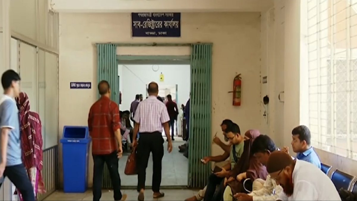 জমি নিবন্ধনের কর বেড়ে দ্বিগুণ, আশঙ্কাজনক হারে কমেছে রেজিস্ট্রেশন