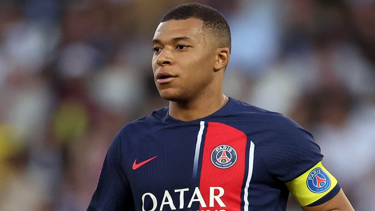 এমবাপ্পেকে দলে ভেড়াতে ৩০০ মিলিয়ন ইউরোর প্রস্তাব আল-হিলালের