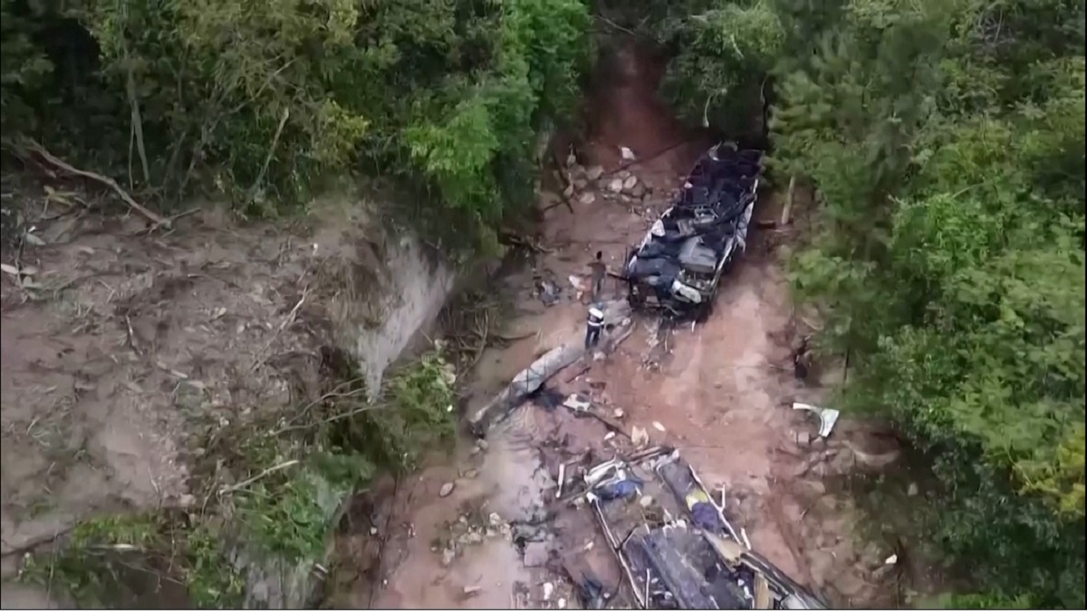 মেক্সিকোতে বাস গিরিখাদে, প্রাণহানি ২৯