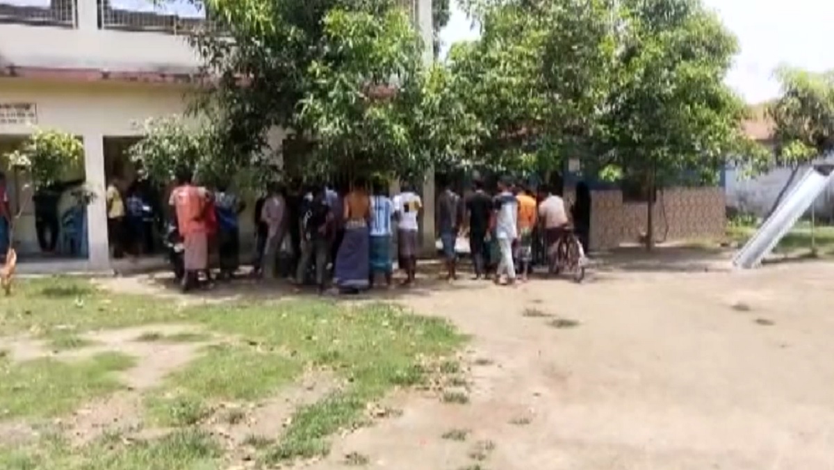 স্কুলের বারান্দায় পড়েছিল বৃদ্ধের মরদেহ