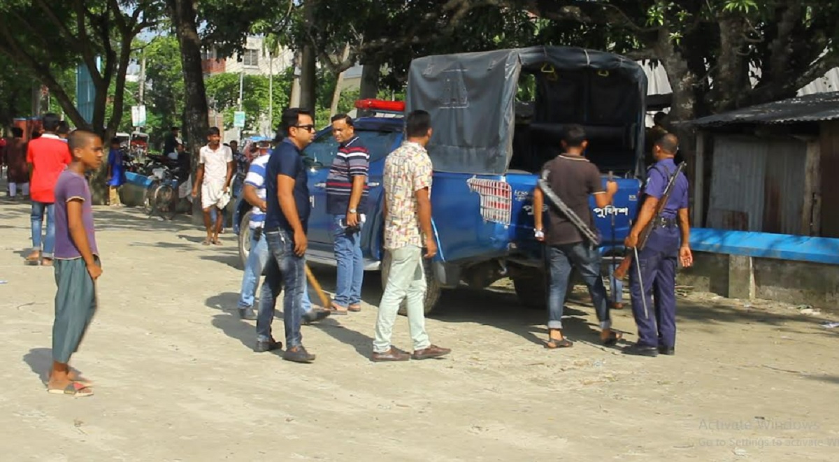 পাবনায় বিএনপির প্রচারপত্র বিলি নিয়ে ধাওয়া পাল্টা ধাওয়া