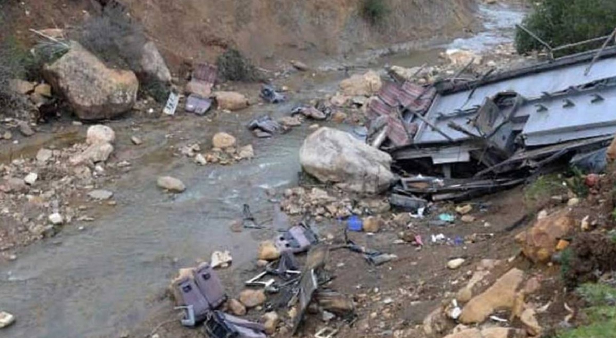 পাকিস্তানে বাস খাদে পড়ে নিহত ৬, আহত ১৭