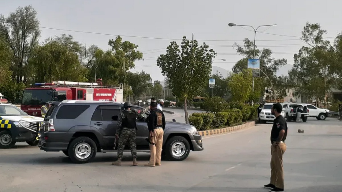 পাকিস্তানে আত্মঘাতী বোমা হামলায় নিহত ২; আহত ৭