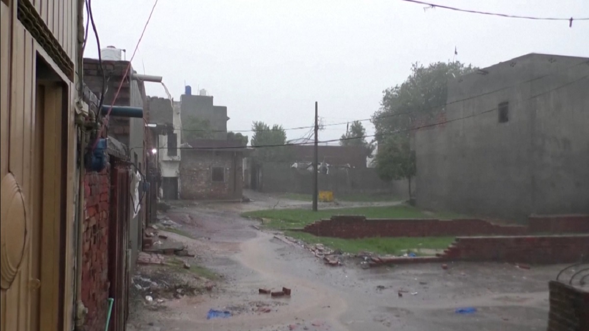 পাকিস্তানে ভারি বৃষ্টি-বন্যায় নিহত ১১