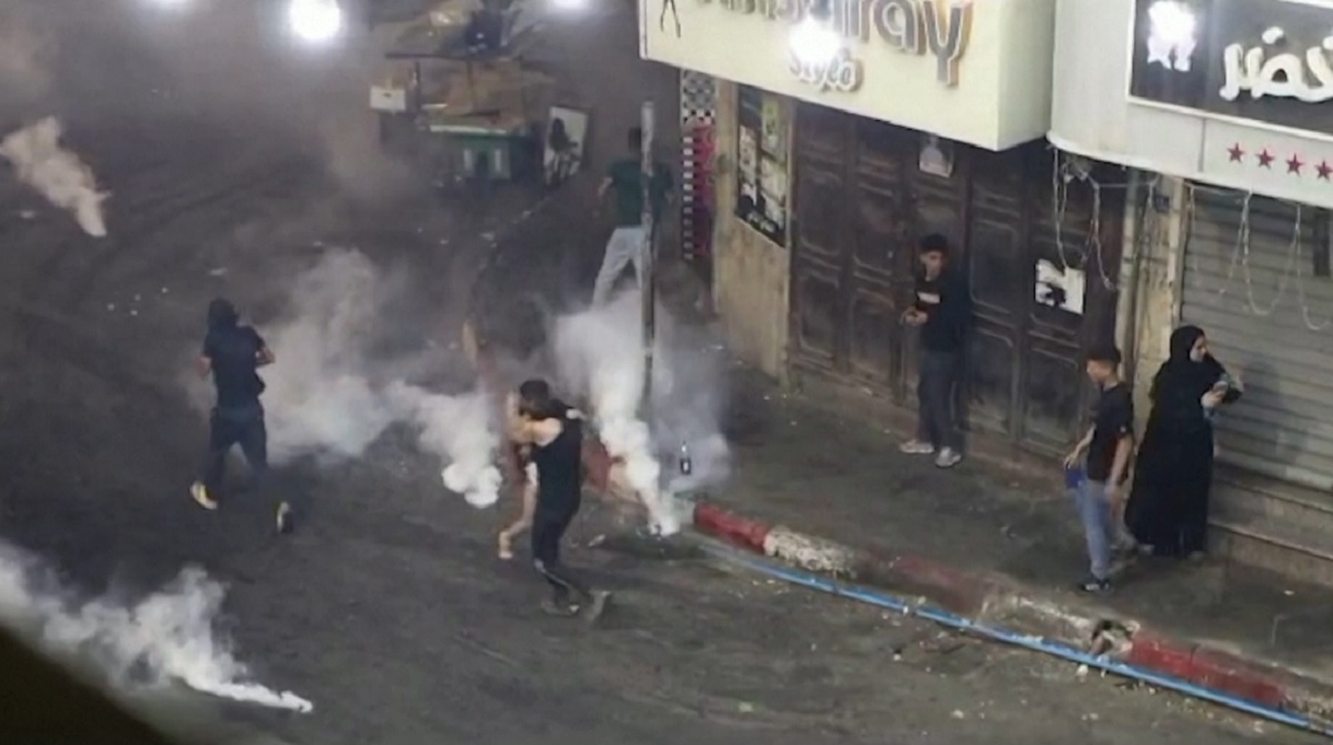 পশ্চিম তীরে হামলা আরও জোরদার করেছে ইসরায়েলি বাহিনী