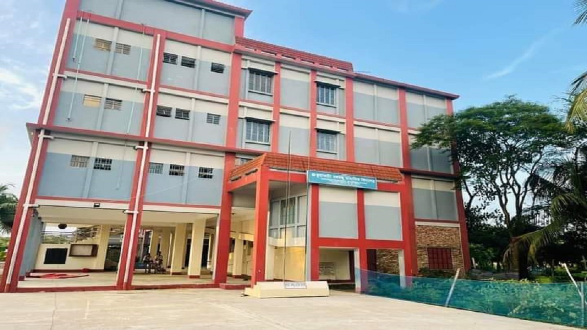 কুয়াকাটায় পর্যটকদের কাছে ক্লাসরুম ভাড়া দেয়ার অভিযোগ