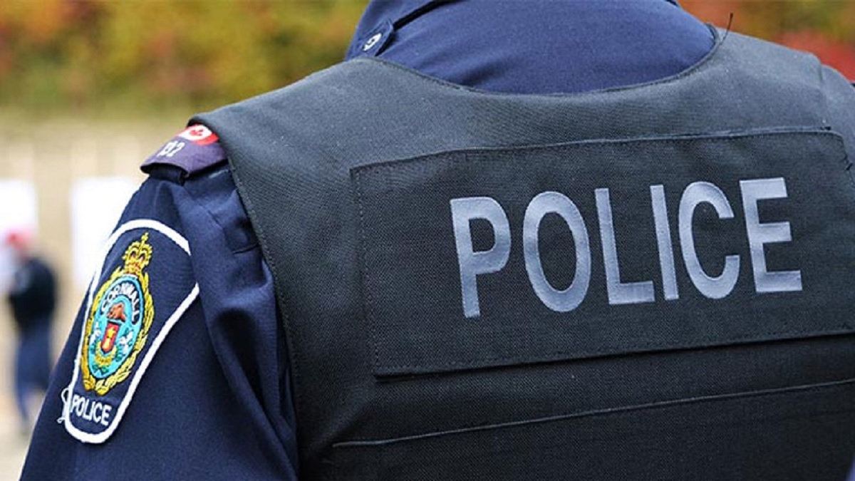 ঢাকায় পুলিশ কর্মকর্তাকে ছুরিকাঘাত