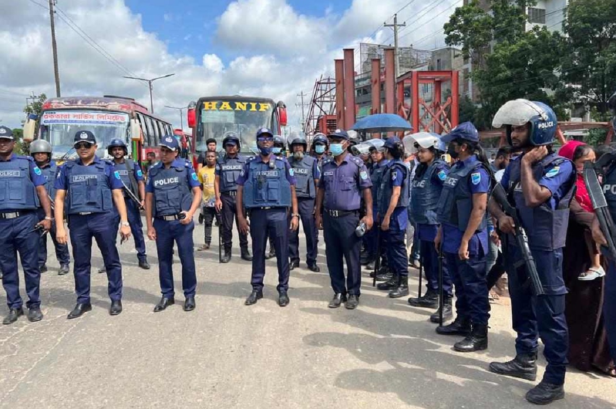 রাজধানীর প্রবেশমুখে হঠাৎ পুলিশি তল্লাশি