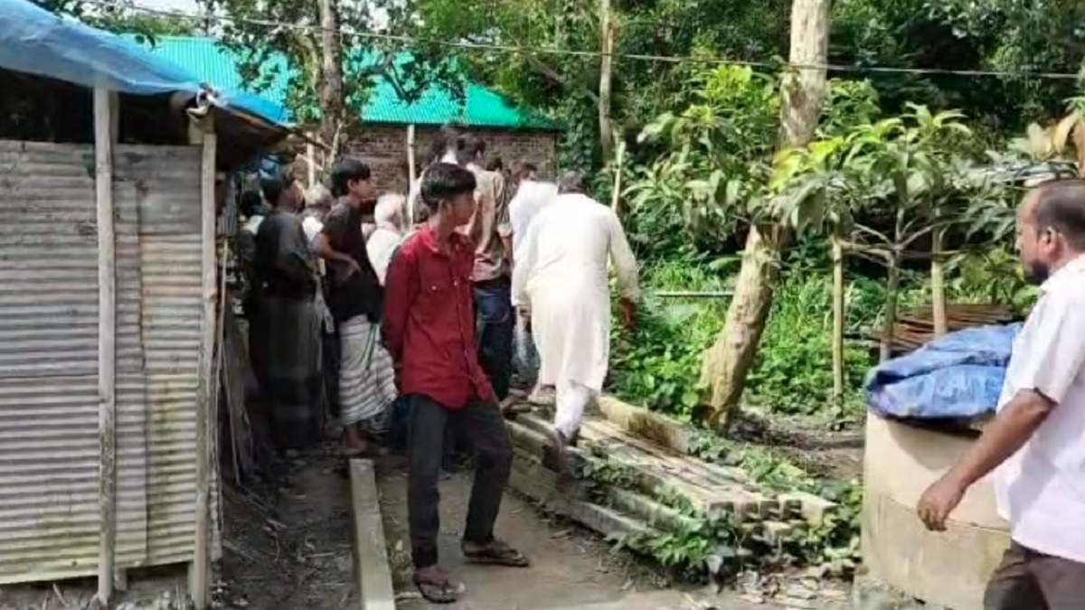 টাঙ্গাইলে অটোরিকশা চালককে গলাকেটে হত্যা