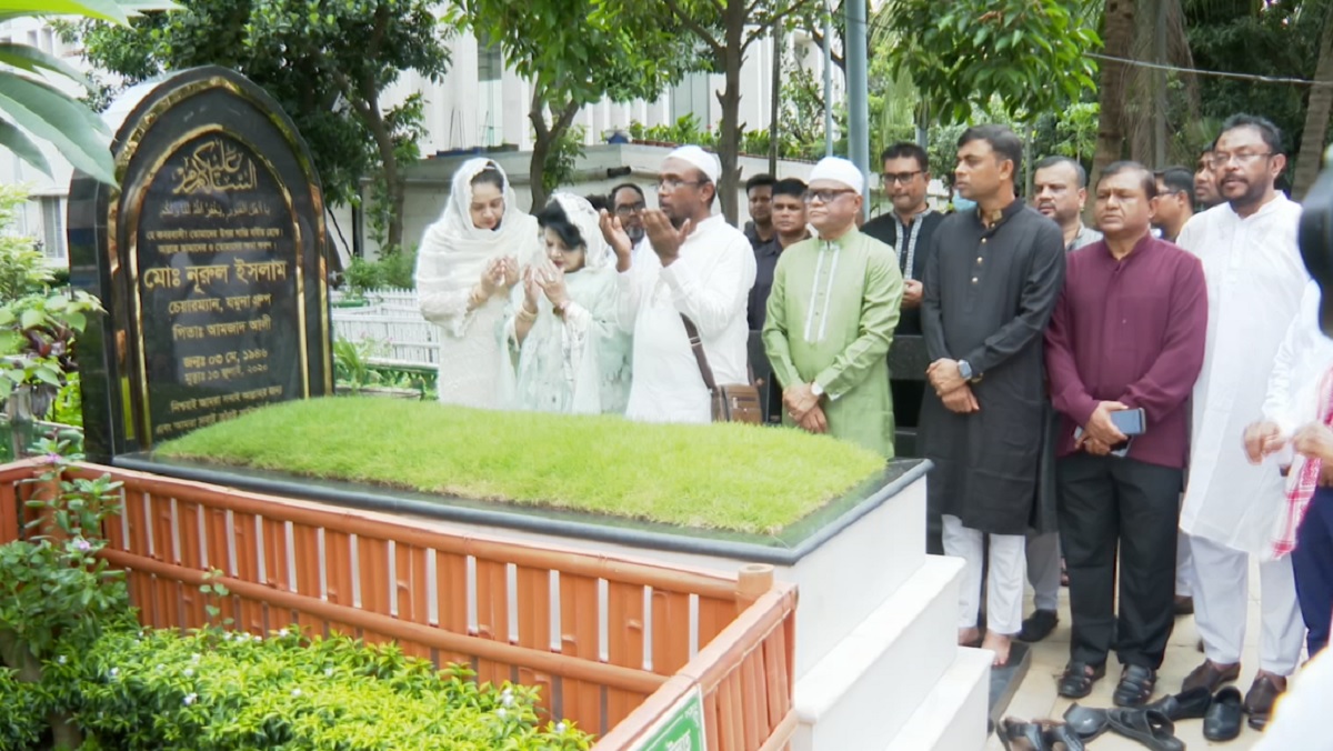 বীর মুক্তিযোদ্ধা নুরুল ইসলামের সমাধিতে শ্রদ্ধা