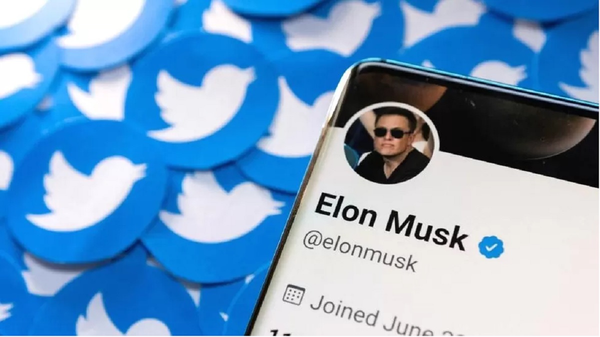 রাজস্বের প্রায় অর্ধেকই হারিয়েছে টুইটার