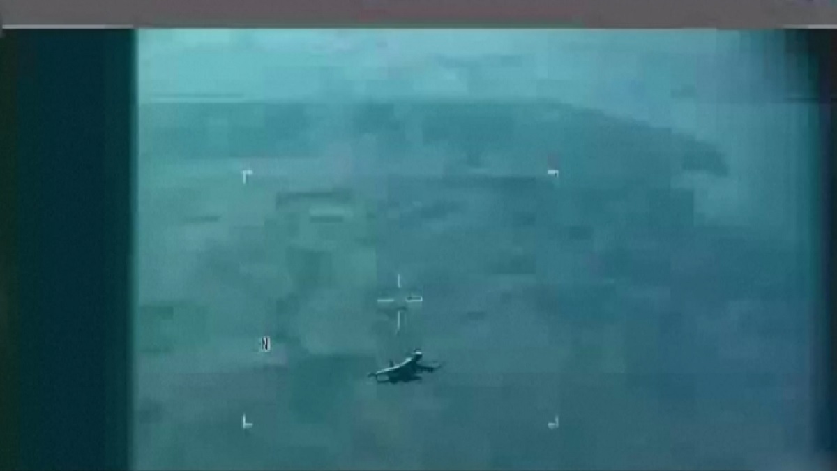 মধ্য আকাশে মার্কিন বিমানকে আঘাত করলো রুশ ফাইটার জেট