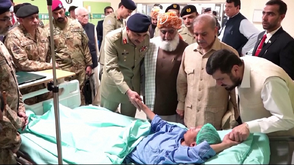 পাকিস্তানে রাজনৈতিক সমাবেশে বোমা হামলা, প্রাণহানি বেড়ে ৫৬