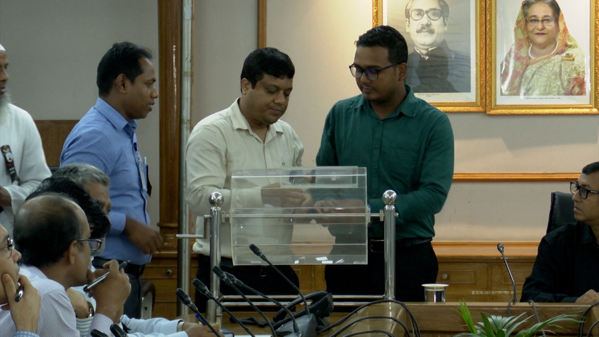 লটারির মাধ্যমে নতুন ১৩০ কর্মকর্তার পদায়ন করলো রাজউক