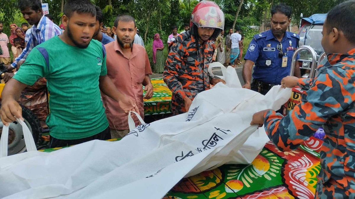 রাজশাহীর মোহনপুরে সড়ক দুর্ঘটনায় নিহত ৩, আহত ৫