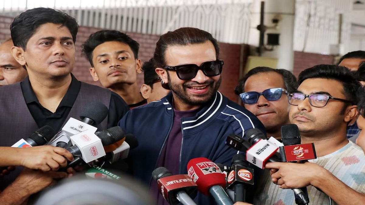 ঢাকায় ফিরেই নতুন সিনেমার ঘোষণা দিলেন শাকিব