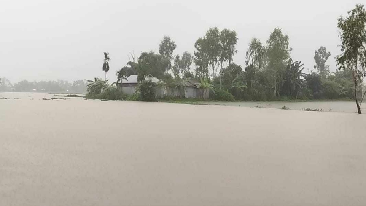 বিপৎসীমার ওপরে তিস্তার পানি, সংকট শুকনো খাবারের