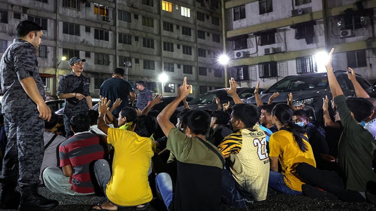 মালয়েশিয়ায় ২৫২ বাংলাদেশি আটক