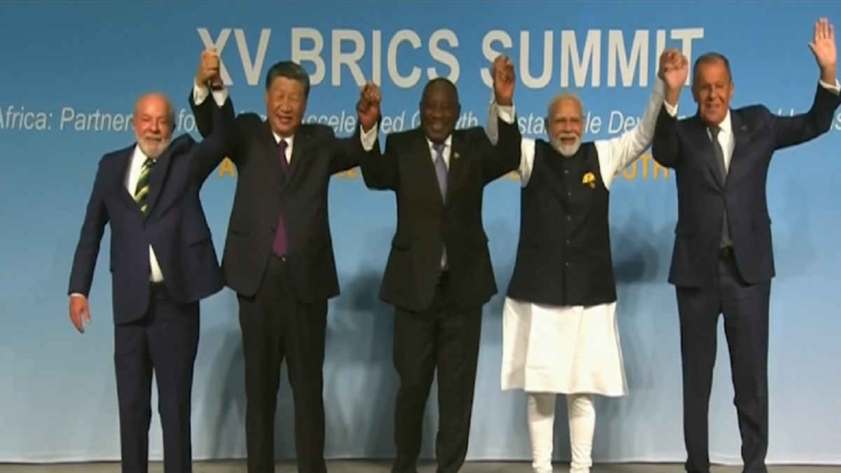 বিশ্ব রাজনীতিতে গুরুত্ব বাড়ছে বাংলাদেশের, মতামত বিশ্লেষকদের