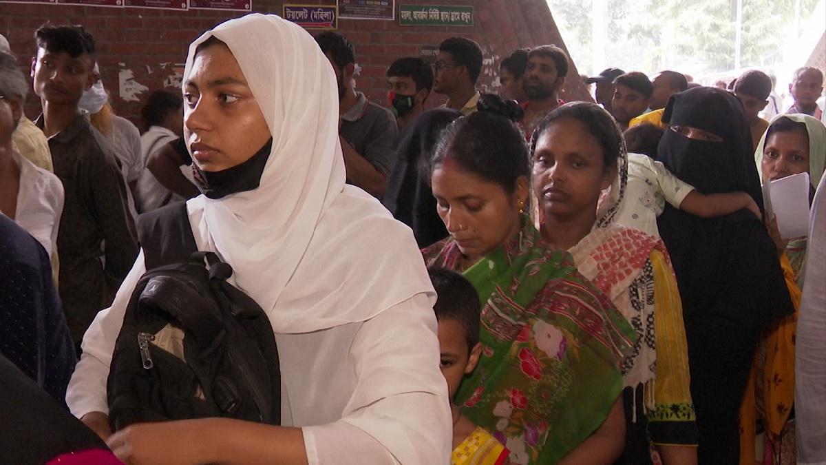 পরীক্ষাগারে বেড়েছে ডেঙ্গু সন্দেহে রোগীর চাপ, আতঙ্কিত না হওয়ার নির্দেশনা