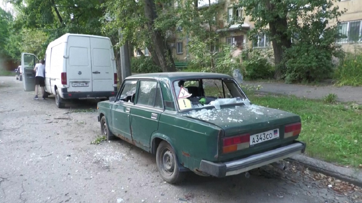 রুশ নিয়ন্ত্রিত দোনেৎস্কে ব্যাপক গোলাবর্ষণ, অন্তত তিনজনের প্রাণহানি