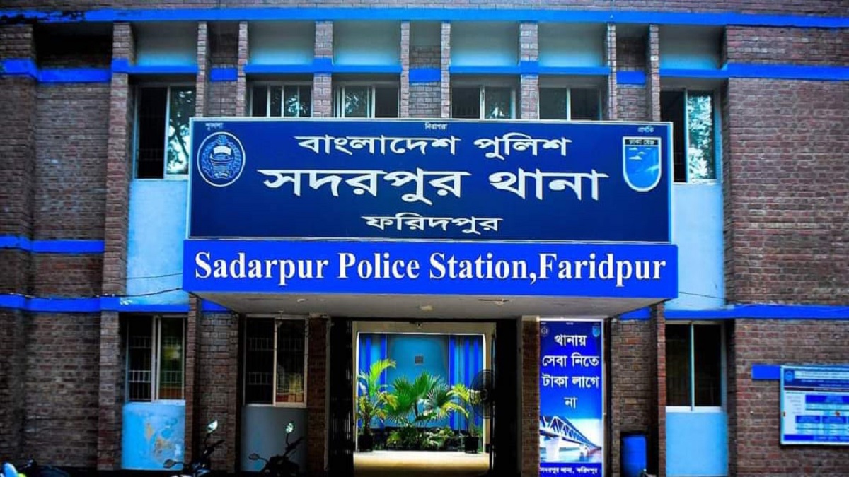 টাকা না দেয়ায় বাবাকে পিটিয়ে খুন, ছেলে আটক