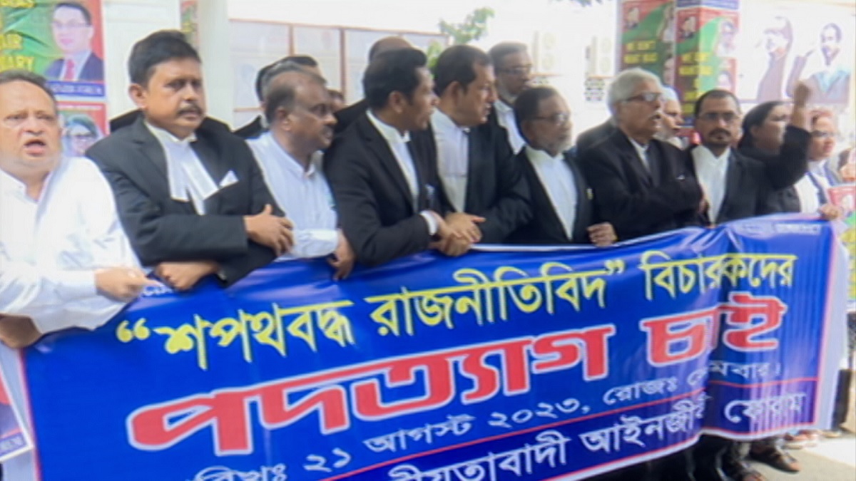 ‘শপথবদ্ধ রাজনীতিবিদ’ দুই বিচারপতির পদত্যাগ দাবি বিএনপিপন্থী আইনজীবীদের