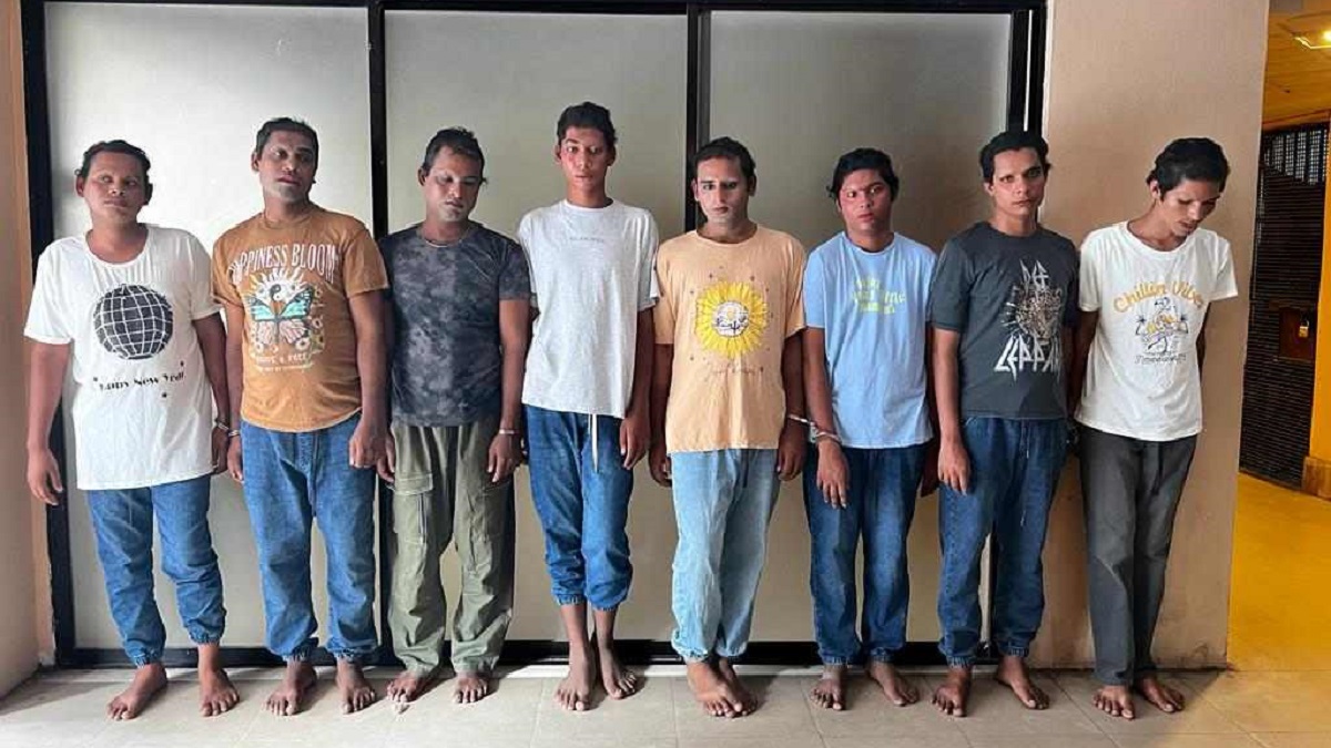 স্ত্রী-সন্তান আছে, তবুও তারা হিজড়া! চাঁদাবাজি করতে গিয়ে গ্রেফতার ৮