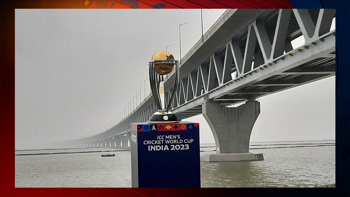 পদ্মা সেতুতে হলো বিশ্বকাপ ট্রফির ফটোসেশন