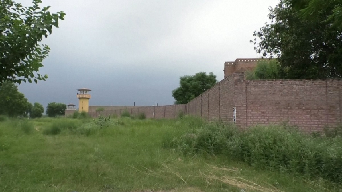 পাঞ্জাবের ‘আত্তক কারাগারে’ ইমরান, পাচ্ছেন দ্বিতীয় শ্রেণির সুযোগ সুবিধা