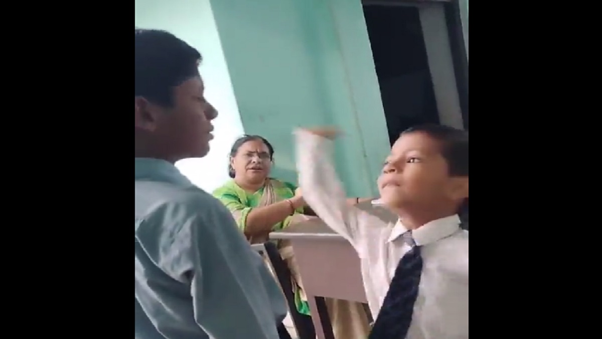 ভারতে মুসলিম সহপাঠীকে একের পর এক থাপ্পড়ের নির্দেশ শিক্ষকের (ভিডিও)