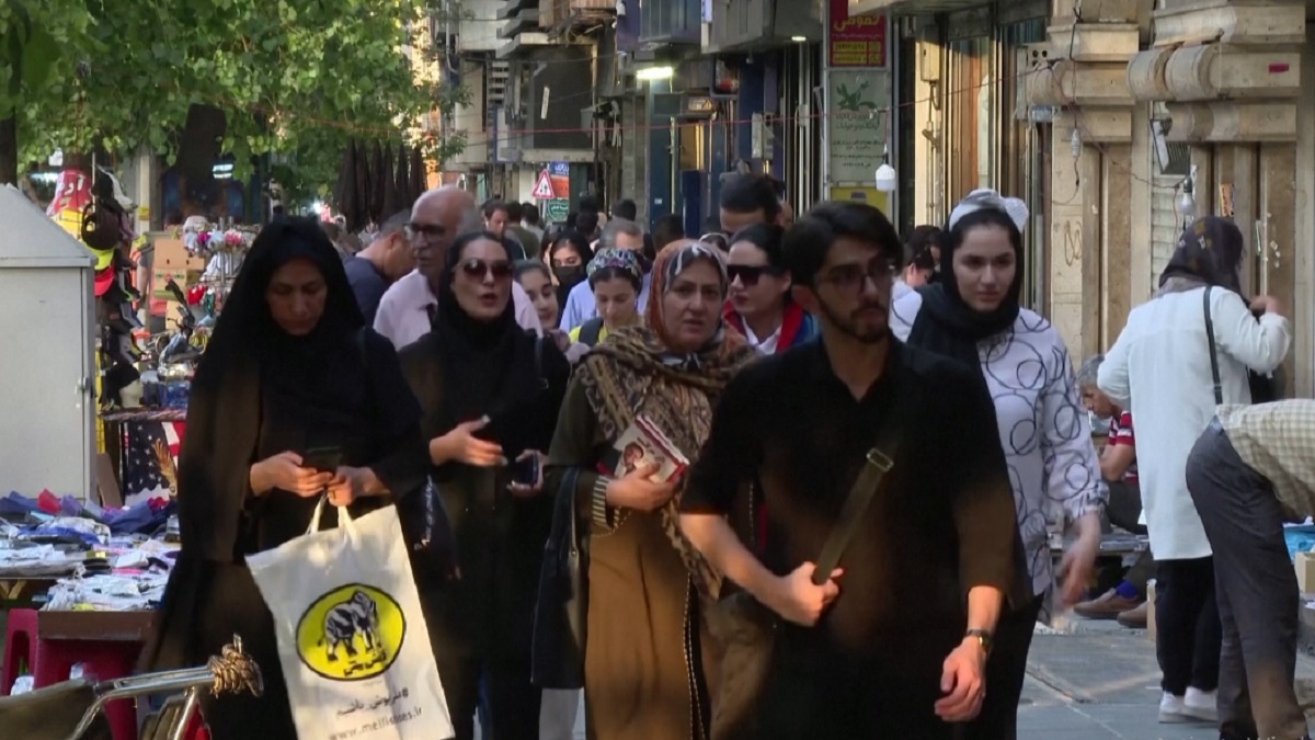 ইরানে আবারও আলোচনায় হিজাব ইস্যু, হতে পারে কঠোর শাস্তির বিধান