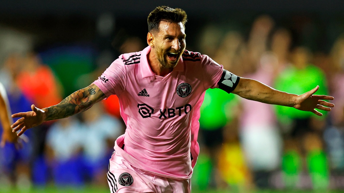 মেসি ম্যাজিকে রোমাঞ্চকর প্রত্যাবর্তন ঘটিয়ে শেষ আটে মায়ামি