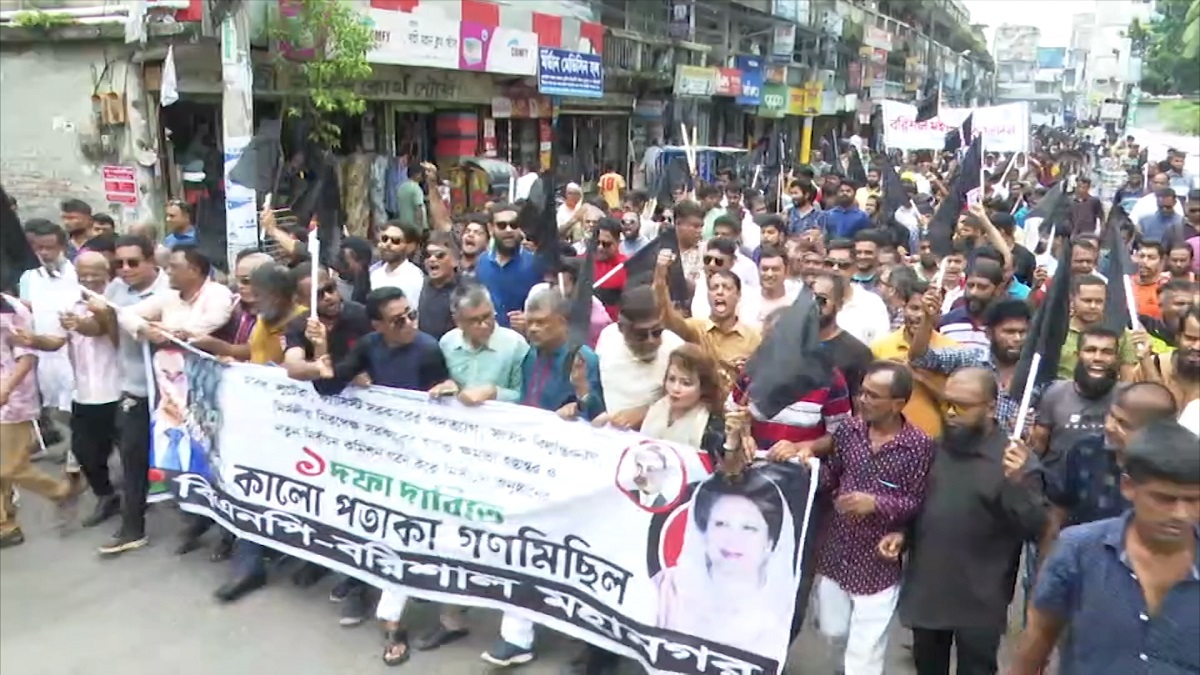 মহানগরী পর্যায়ে বিএনপির কালো পতাকা মিছিল অনুষ্ঠিত