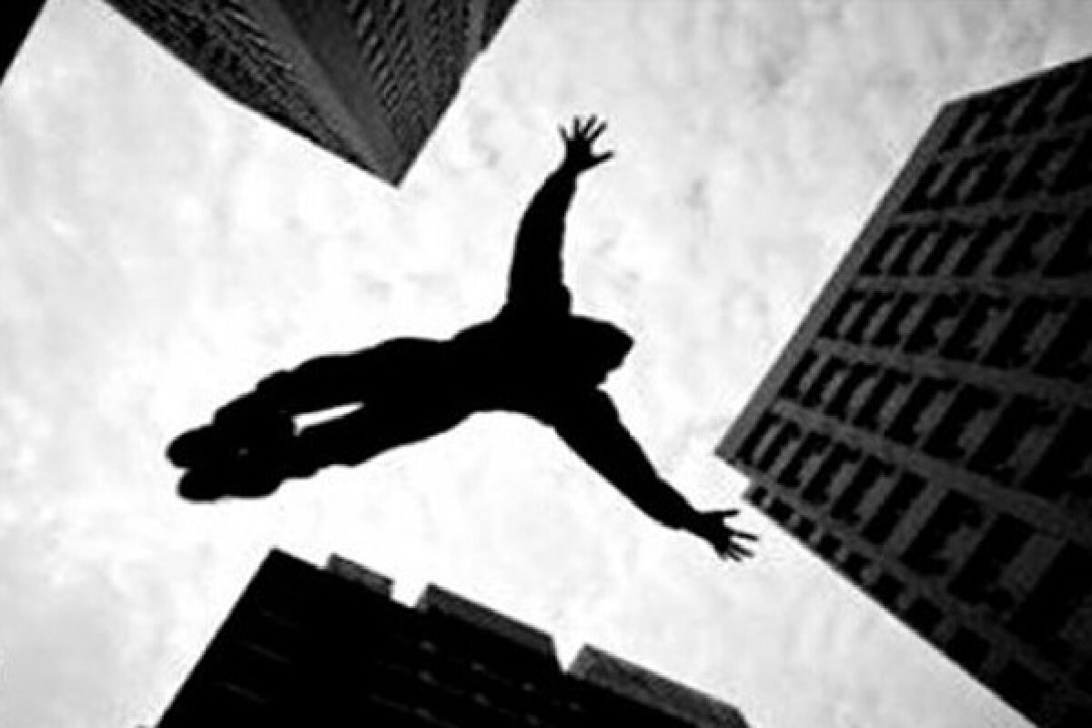 মধ্যরাতে পিৎজা নিয়ে হাজির প্রেমিকার বাসায়, বাবাকে দেখে ছাদ থেকে পড়ে প্রেমিকের মৃত্যু