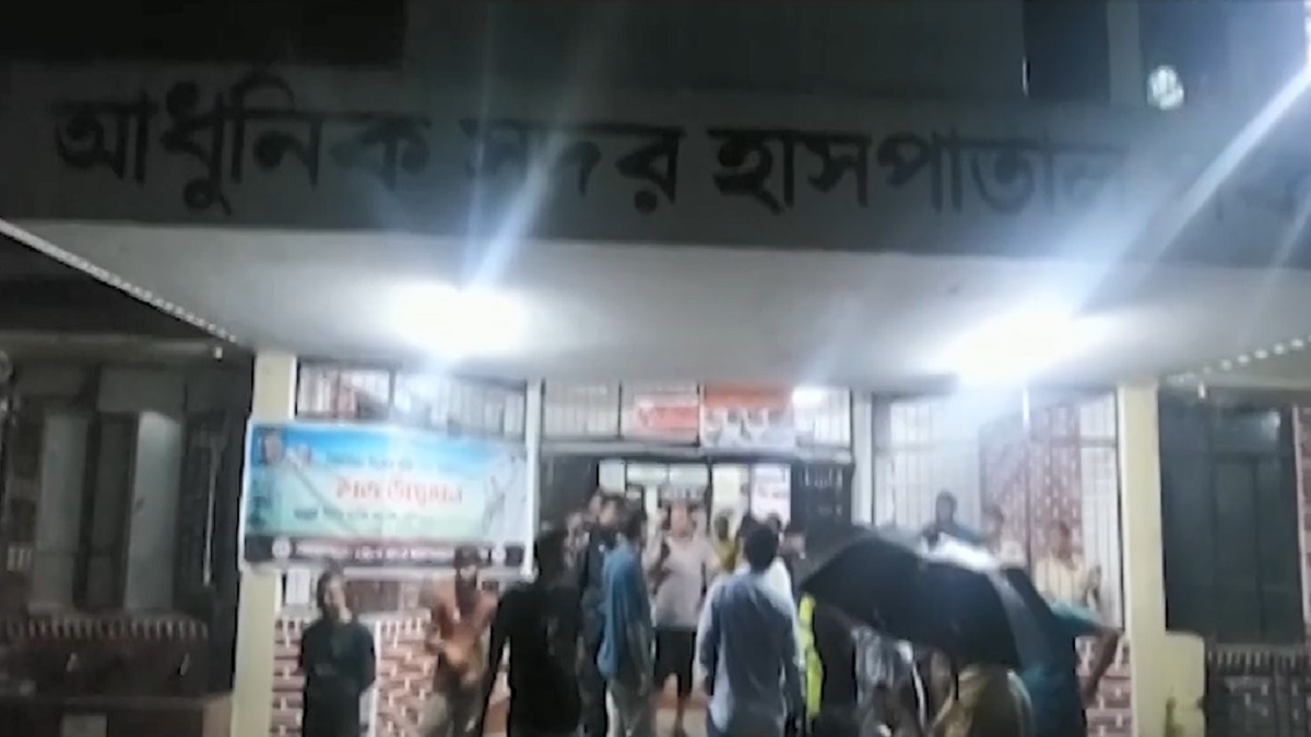 মধ্যরাতে সোনালী ব্যাংকের ভেতর গুলির আওয়াজ, পুলিশ সদস্যের মরদেহ উদ্ধার