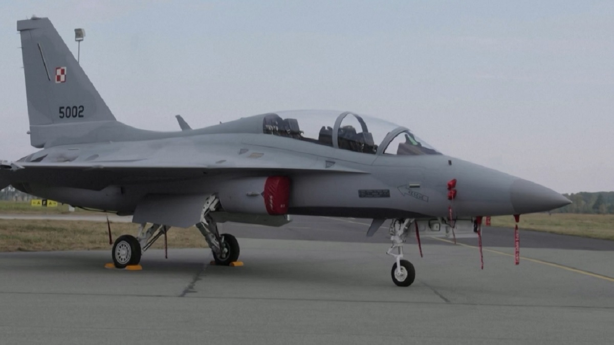 পোল্যান্ডে দুটি ‘এফএ-ফিফটি’ যুদ্ধবিমান পাঠালো দক্ষিণ কোরিয়া