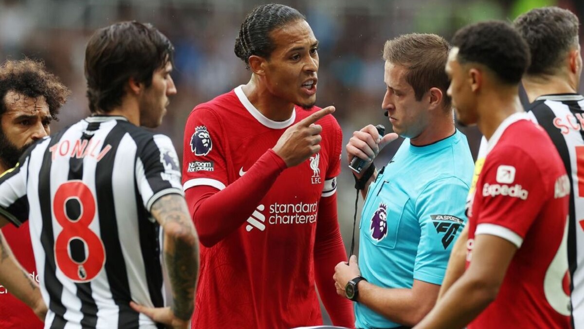 যে কারণে লাল কার্ডের শাস্তি বাড়তে পারে ভ্যান ডাইকের