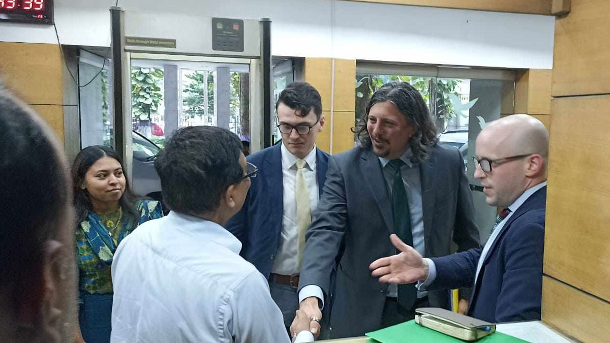 ‘রাজনৈতিক ইস্যু নয়, আইন-কানুন জানতেই দুদকে মার্কিন প্রতিনিধি দল’