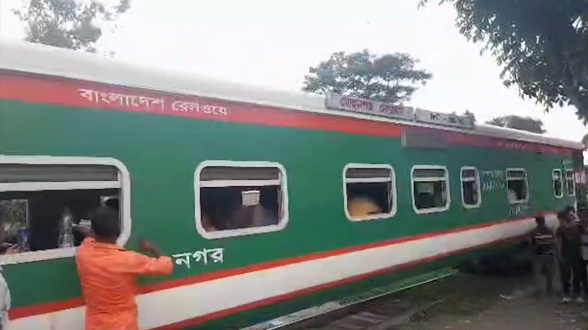 ১২ ঘণ্টা পর ঢাকা-ময়মনসিংহ ট্রেন চলাচল স্বাভাবিক