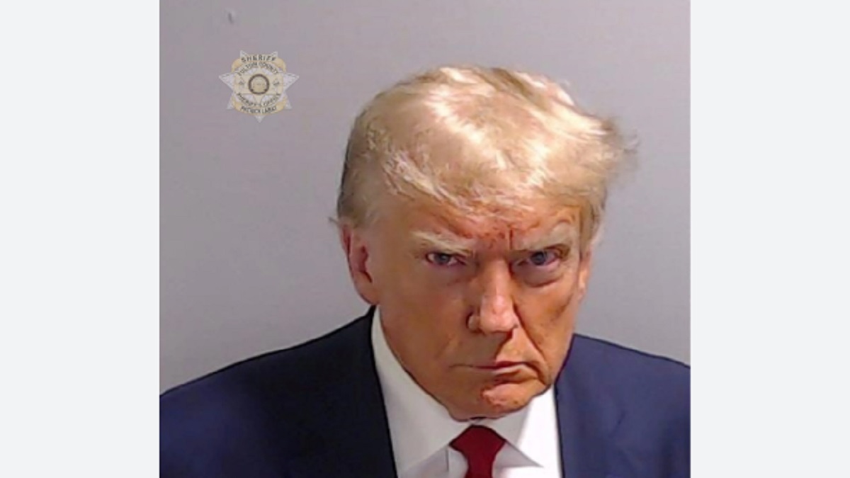 আসামি হিসেবে তোলা ট্রাম্পের ‘মাগশট’ নিয়ে যুক্তরাষ্ট্রে তোলপাড়