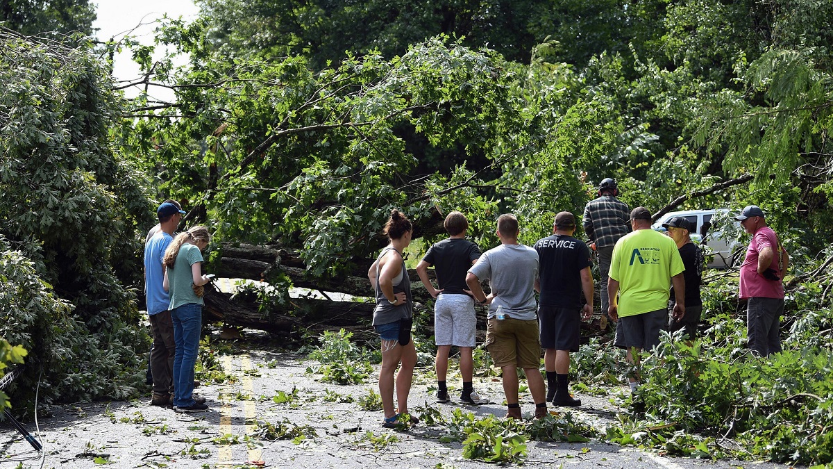 যুক্তরাষ্ট্রে ঘূর্ণিঝড়ের তাণ্ডবে ২ জনের প্রাণহানি