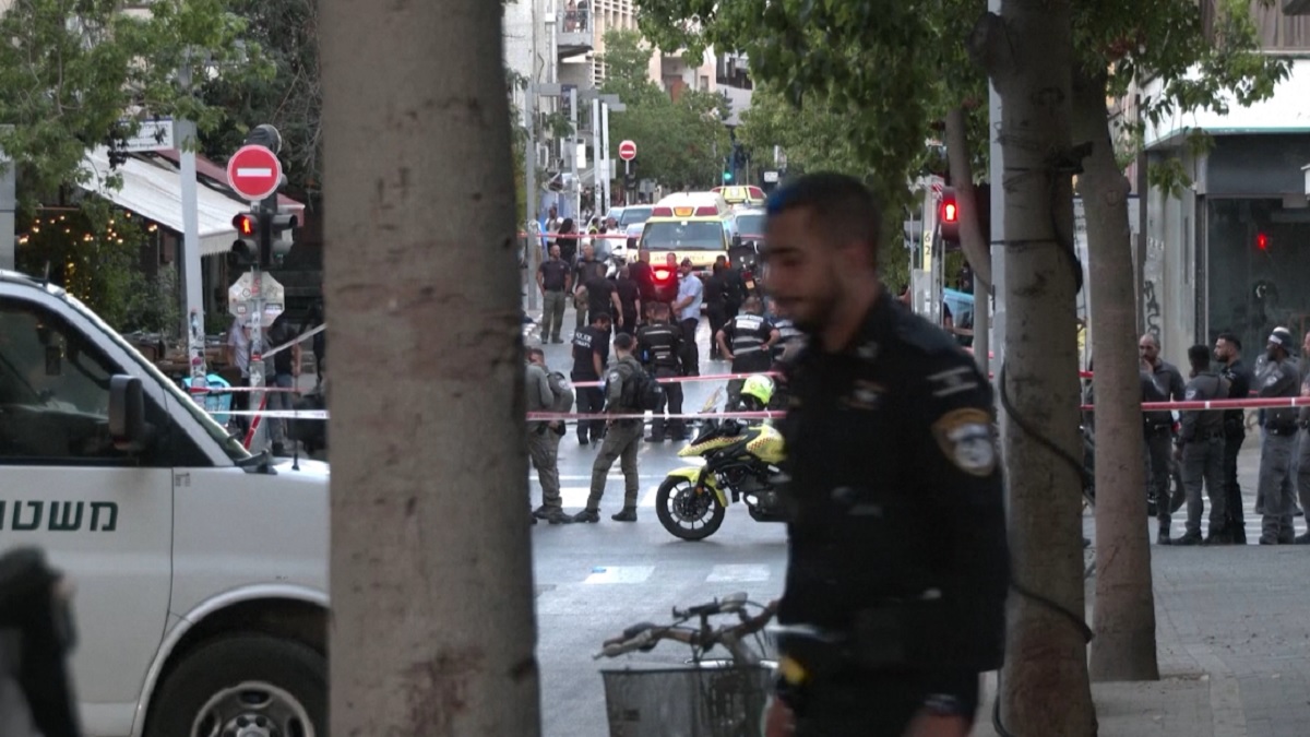 ফিলিস্তিনি যুবকের গুলিতে নিহত ইসরায়েলি পুলিশ, হামাসের প্রশংসা