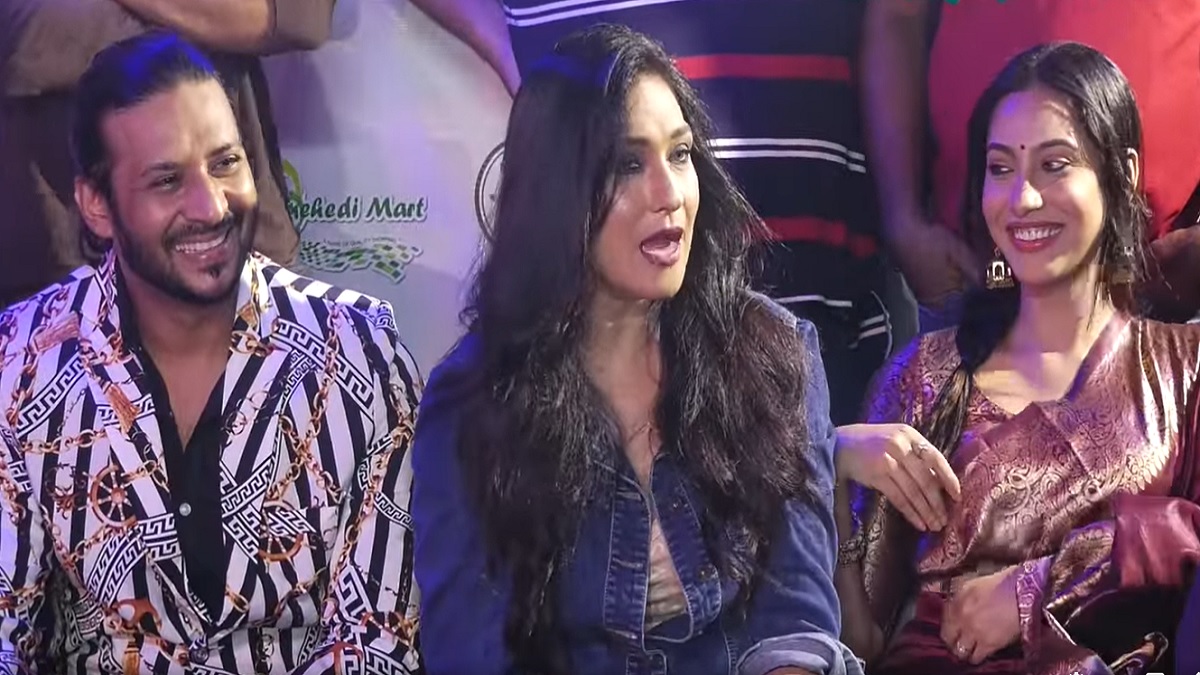 বয়স নিয়ে কথা বলায় সংবাদ সম্মেলনে রেগে গেলেন ঋতুপর্ণা!