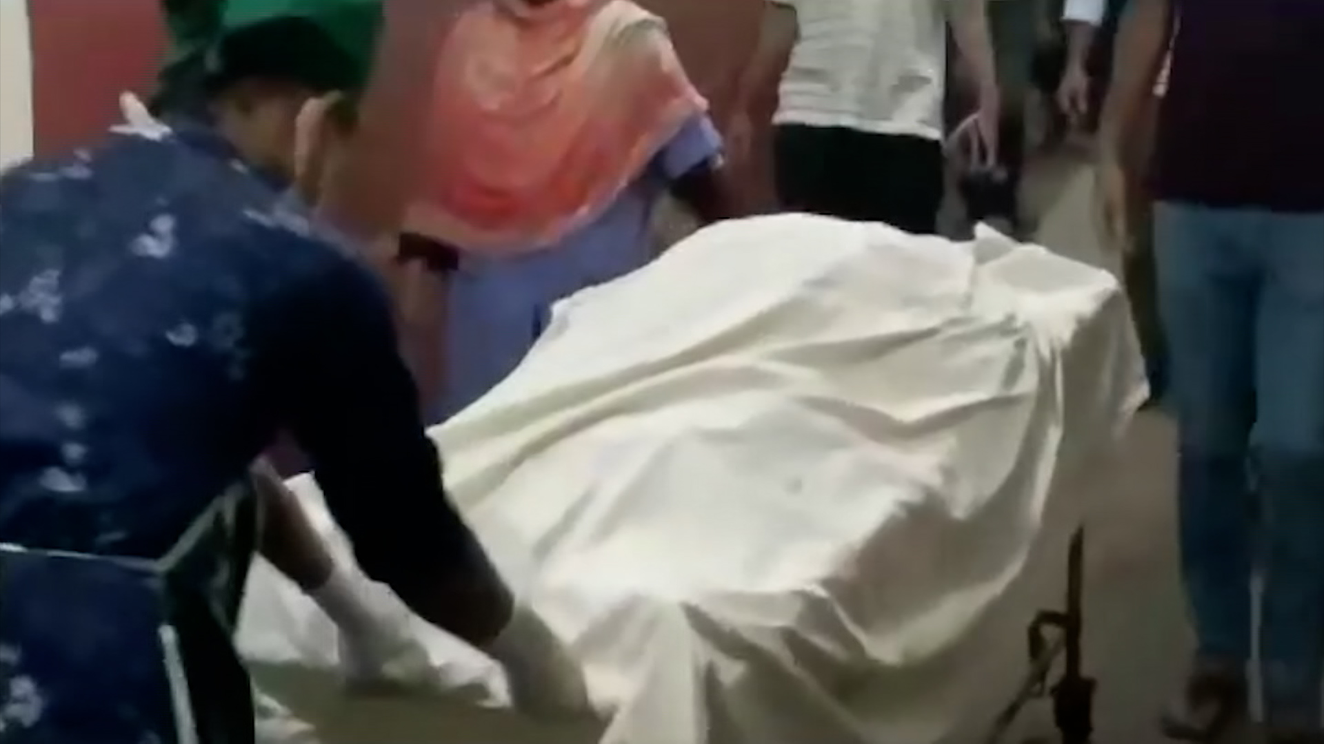 দিনাজপুরে নারীকে প্রকাশ্যে কুপিয়ে হত্যা